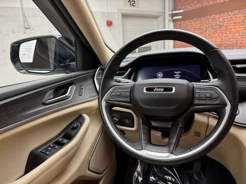 Used 2022 Jeep Grand Cherokee L Limited image 13