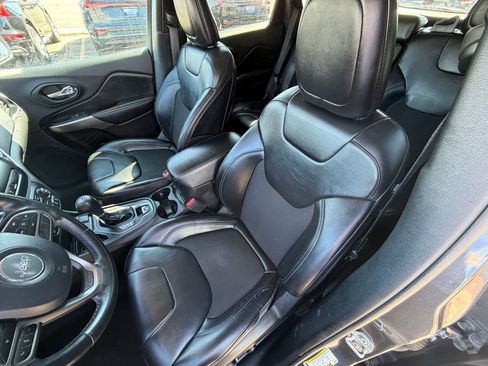 Used 2020 Jeep Cherokee Latitude Plus image 19