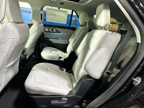 New 2026 Ford Explorer Platinum w/ LUX Leather Package image 32