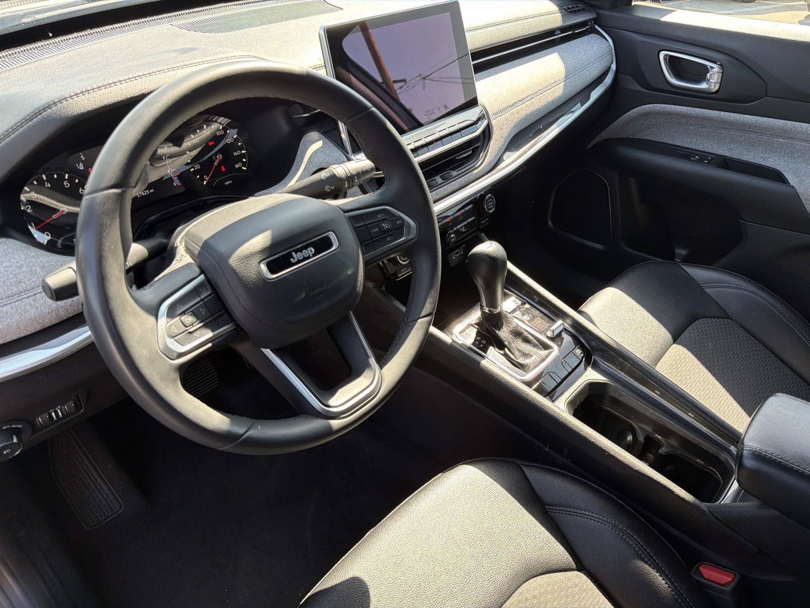 Used 2024 Jeep Compass Latitude AWD/4WD image 7