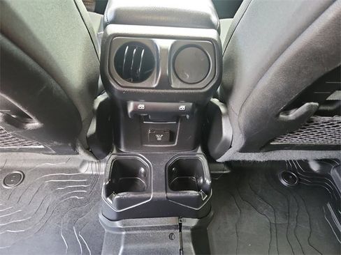 Used 2021 Jeep Gladiator Rubicon image 10