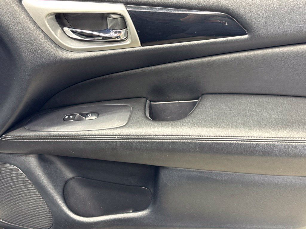 Used 2019 Nissan Pathfinder SV w/ SV All Weather Package FWD image 31