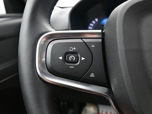 Used 2025 Volvo XC40 B5 Plus AWD/4WD image 26