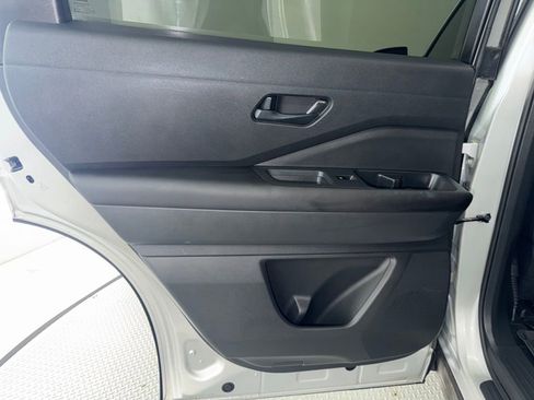 Used 2023 Nissan Pathfinder SV image 35