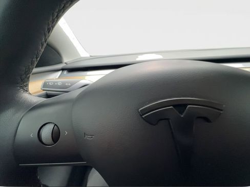 Used 2023 Tesla Model Y Long Range AWD/4WD image 38