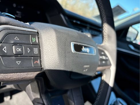 Used 2023 Jeep Grand Cherokee Limited image 11