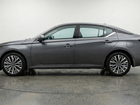Used 2025 Nissan Altima 2.5 SV FWD image 5