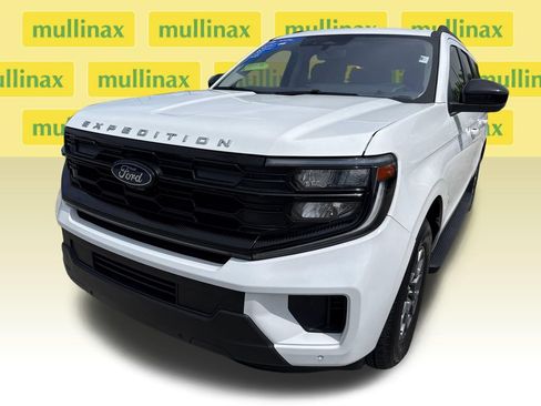 Used 2025 Ford Expedition Max Active RWD image 10