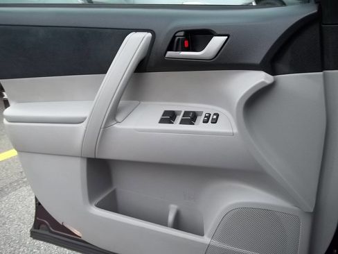 Used 2012 Toyota Highlander SE image 14