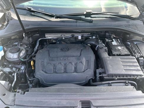 Used 2022 Volkswagen Tiguan SE R-Line FWD image 11