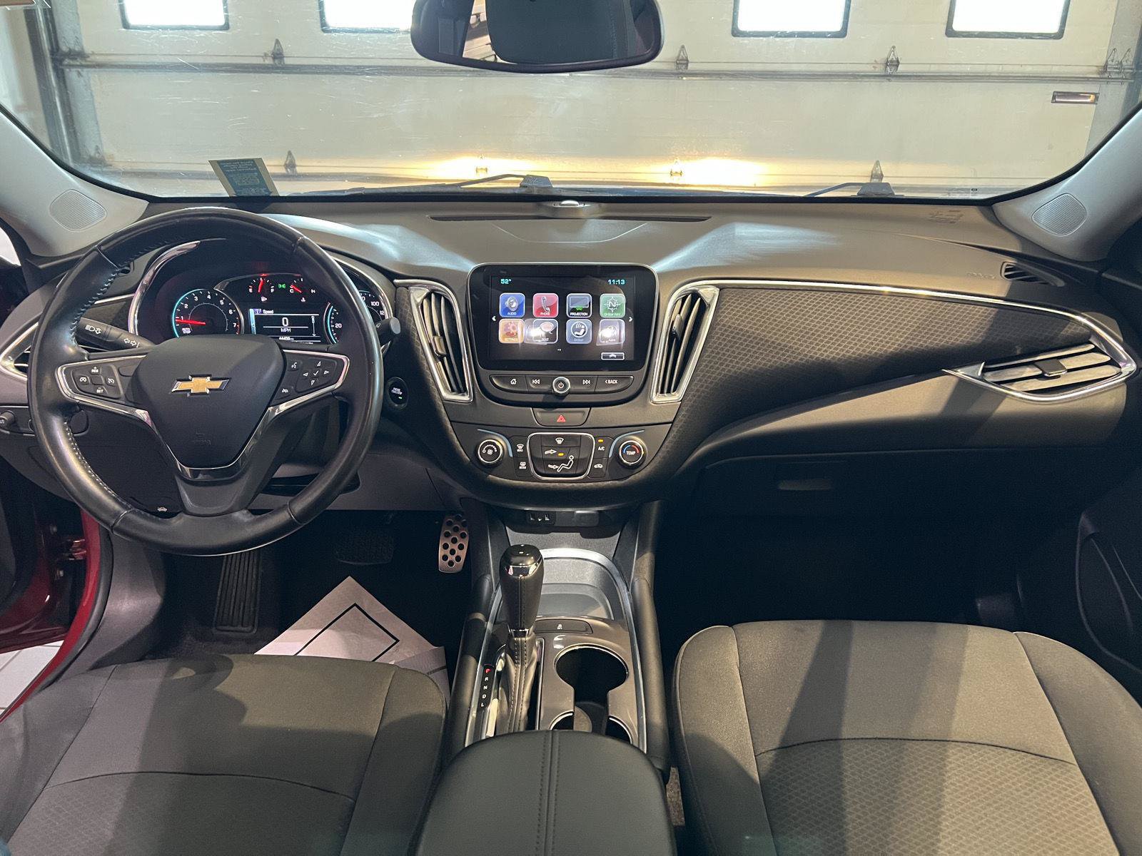 Used 2017 Chevrolet Malibu LT FWD image 17