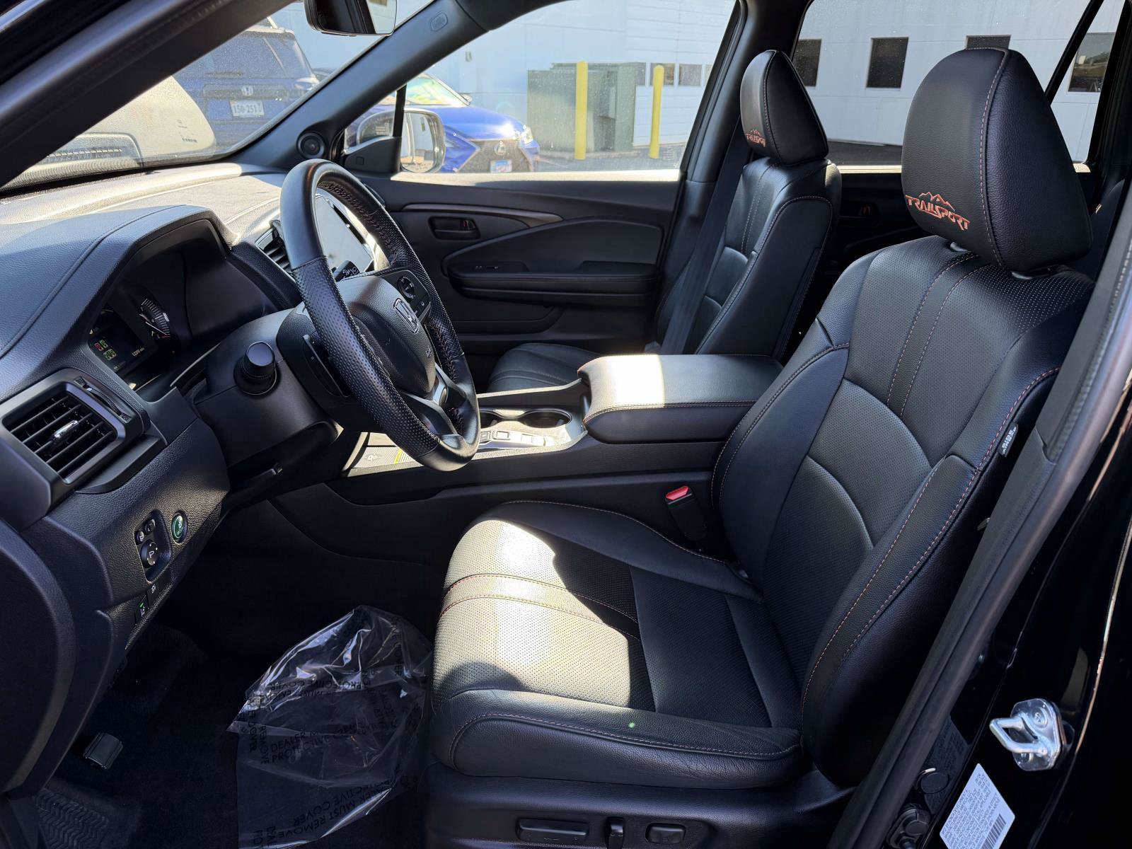 Certified 2025 Honda Passport TrailSport image 8