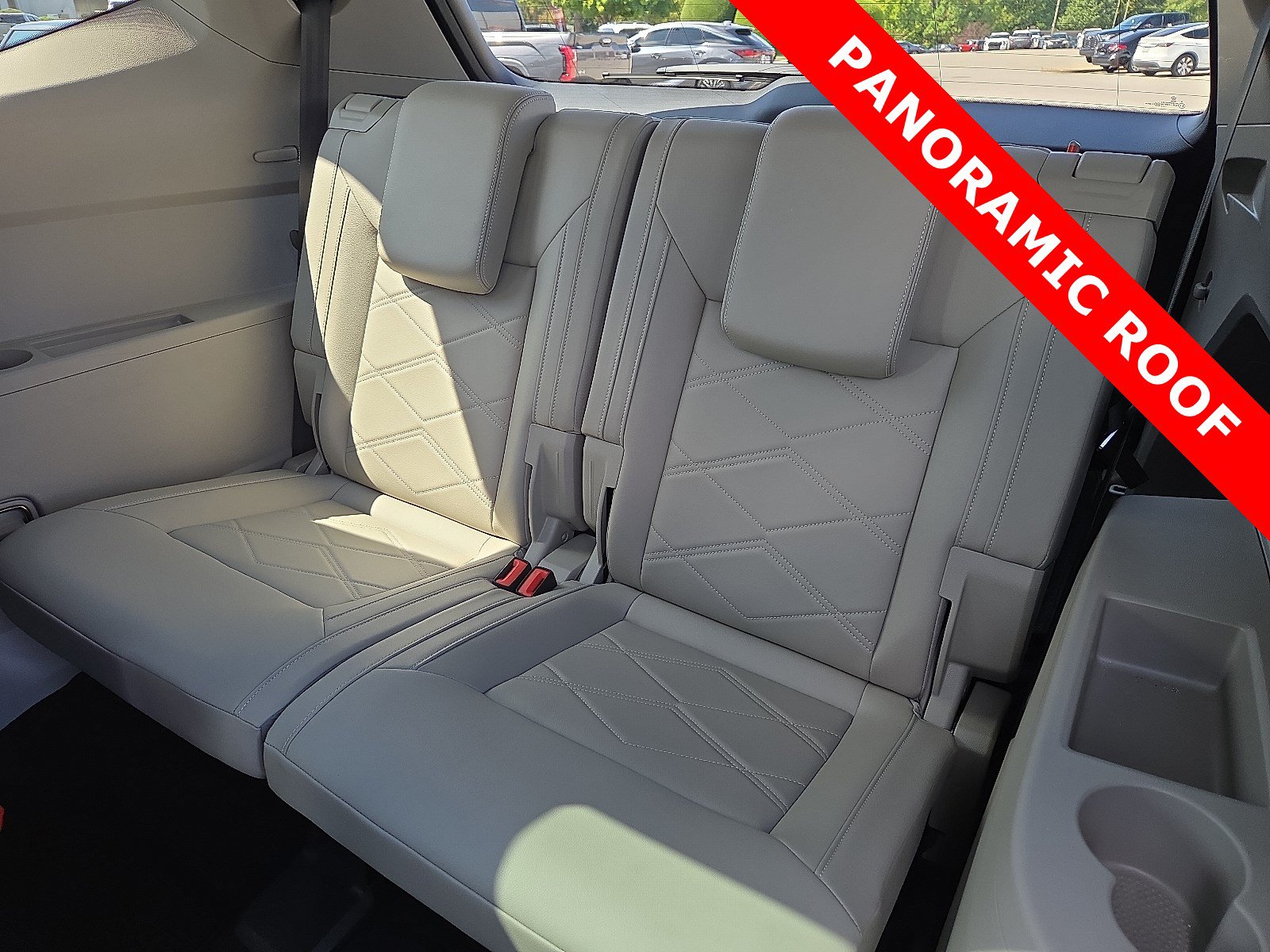 Used 2024 Volkswagen Atlas SE w/ Panoramic Sunroof Package FWD image 11