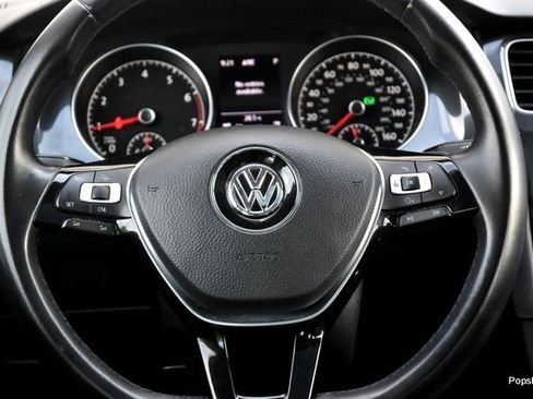 Used 2018 Volkswagen Golf SE image 15