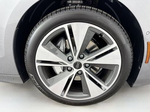 Used 2025 Audi A6 e-tron Premium Plus w/ Premium Plus image 32