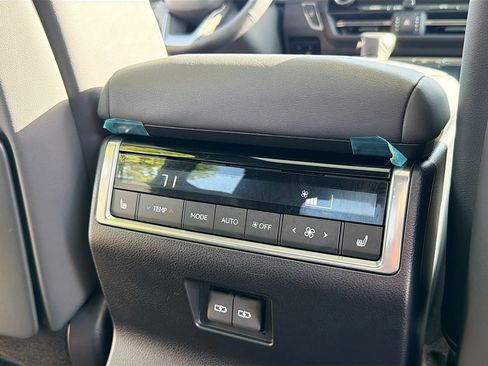 Used 2024 Lexus GX 550 w/ Accessory Package (Z1) AWD/4WD image 22