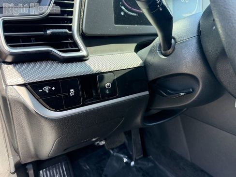 Used 2024 Kia Sportage LX AWD/4WD image 25