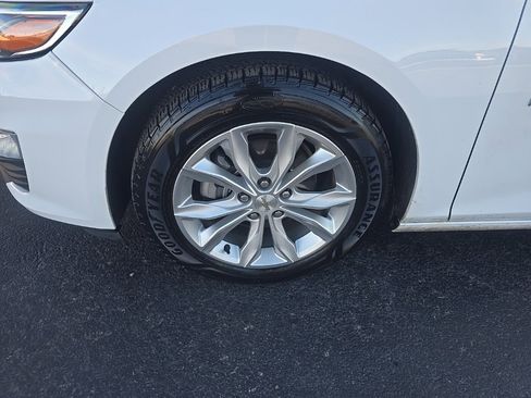 Used 2025 Chevrolet Malibu LT image 4