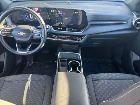 Used 2025 Chevrolet Equinox LT image 30