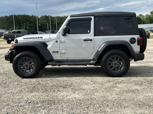Used 2024 Jeep Wrangler Sport AWD/4WD image 16