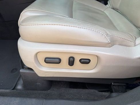 Used 2015 Ford Explorer XLT w/ Equipment Group 202B FWD image 11