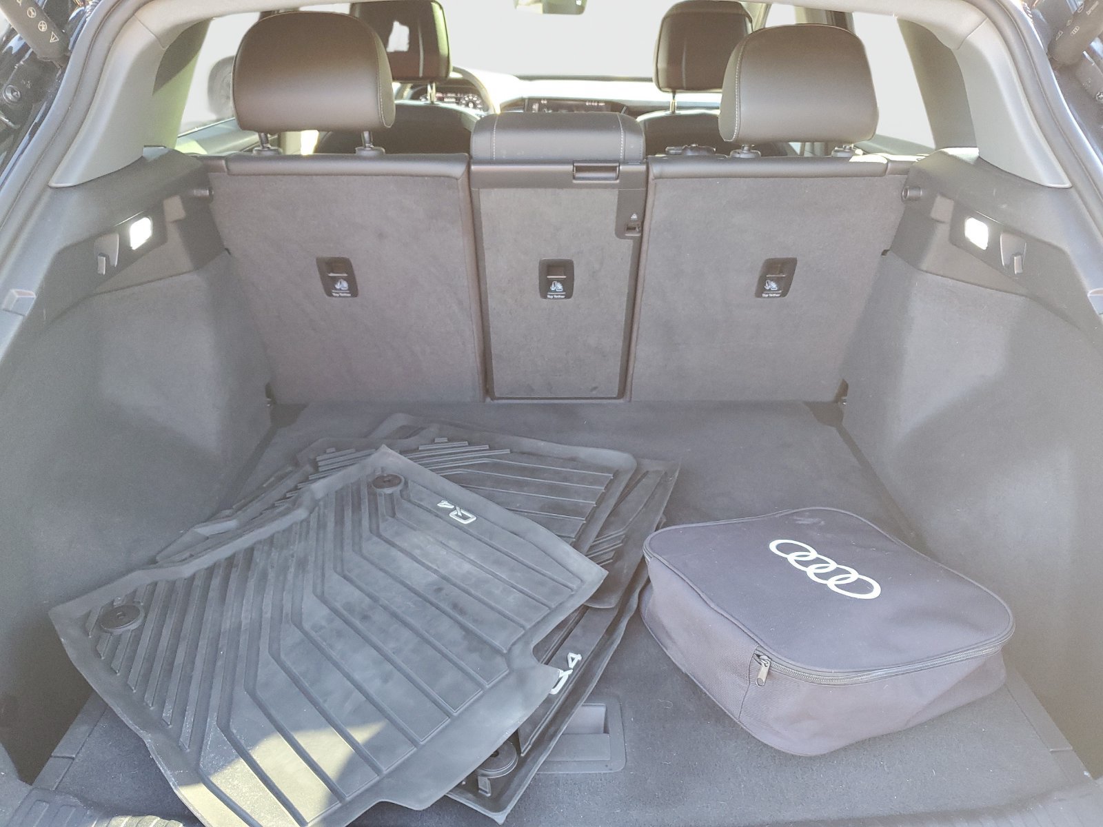 Used 2024 Audi Q4 e-tron Prestige AWD/4WD image 8