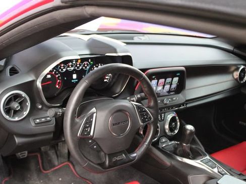 Used 2017 Chevrolet Camaro LT RWD image 11