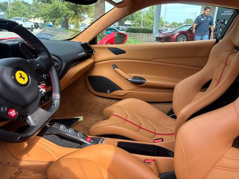 Used 2017 Ferrari 488 GTB RWD image 4
