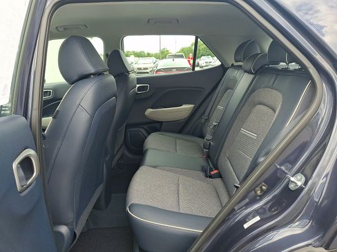 Certified 2023 Hyundai Venue Limited FWD image 11