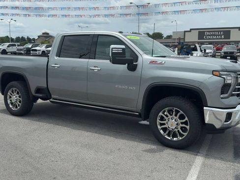 Used 2026 Chevrolet Silverado 2500 LTZ w/ LTZ Convenience Package AWD/4WD image 8