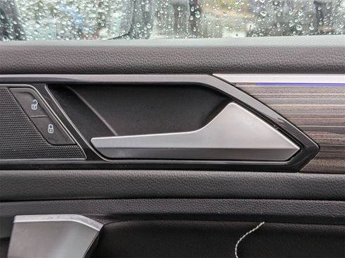Used 2022 Volkswagen Tiguan SEL R-Line image 37