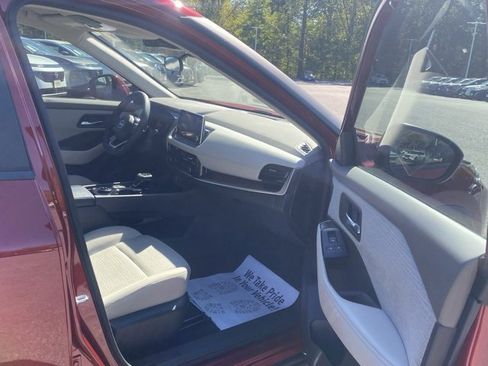 Used 2023 Nissan Rogue SV image 27