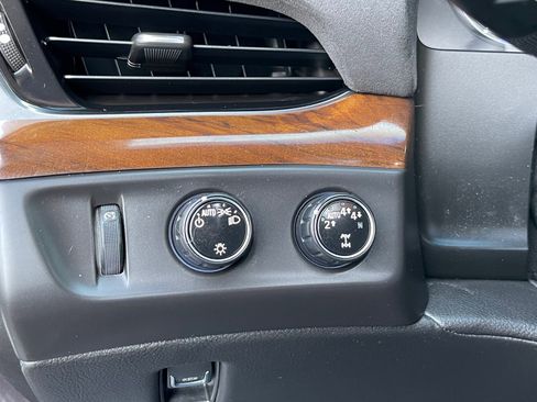 Used 2017 Cadillac Escalade ESV Premium Luxury image 49