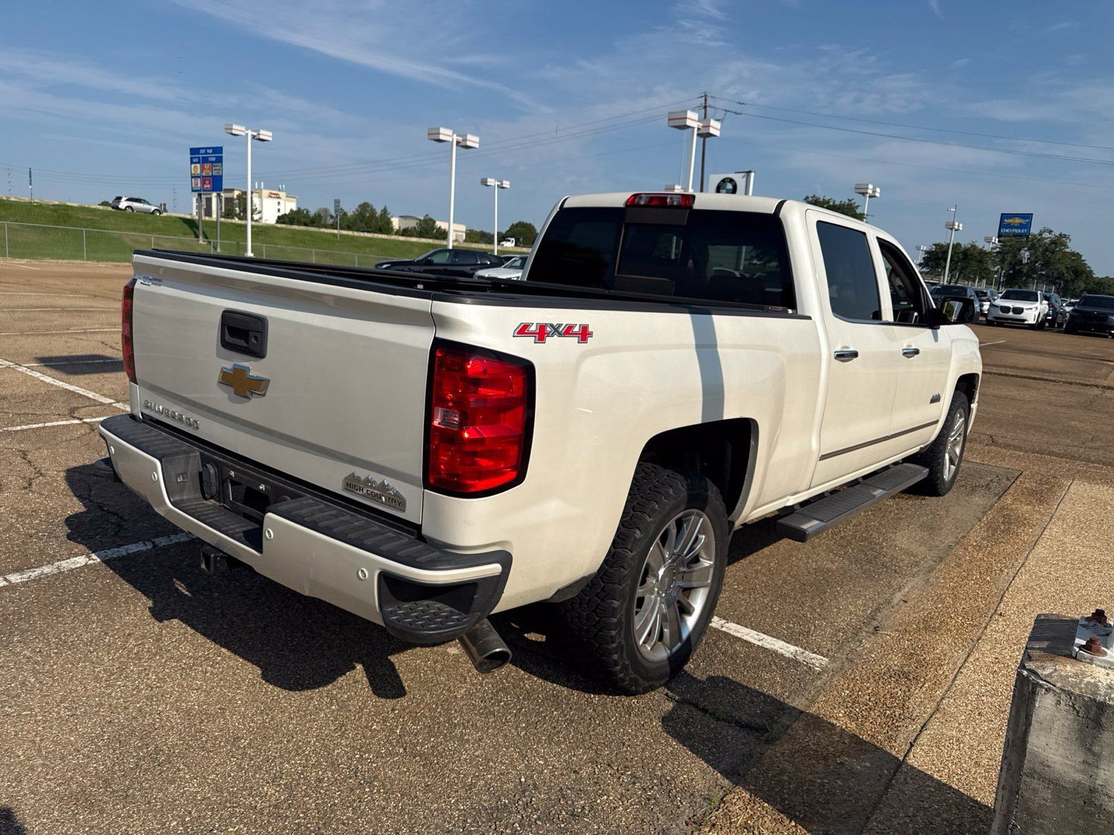 Used 2015 Chevrolet Silverado 1500 High Country w/ High Country Premium Package AWD/4WD image 5