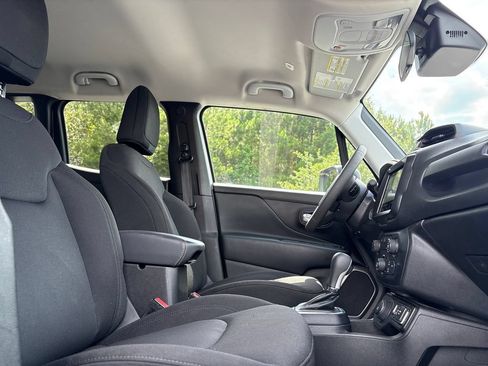 Used 2023 Jeep Renegade Latitude AWD/4WD image 30