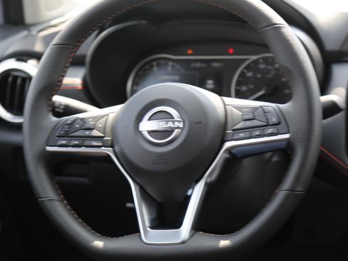 New 2025 Nissan Versa SR w/ Trunk Package image 18