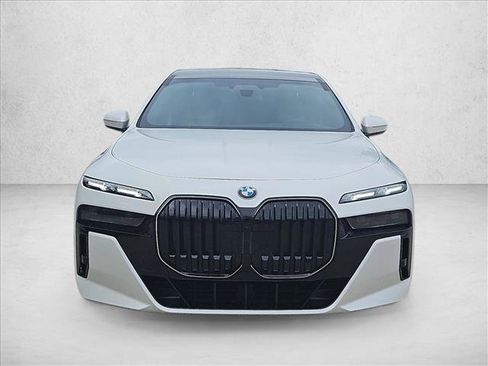 Used 2025 BMW 760i xDrive w/ Executive Package AWD/4WD image 2