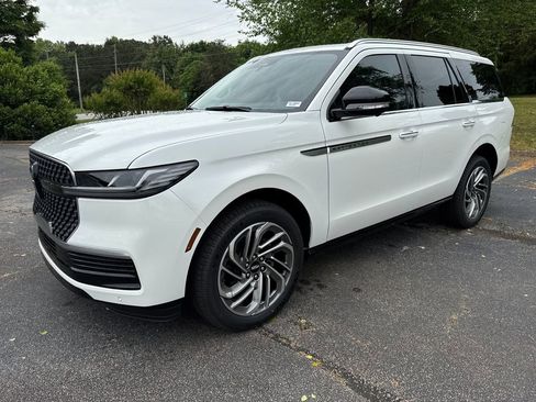 New 2026 Lincoln Navigator Reserve AWD/4WD image 3