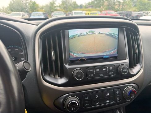 Used 2018 Chevrolet Colorado Z71 AWD/4WD image 17