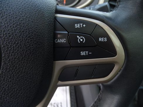 Used 2017 Jeep Cherokee High Altitude w/ Luxury Group AWD/4WD image 21