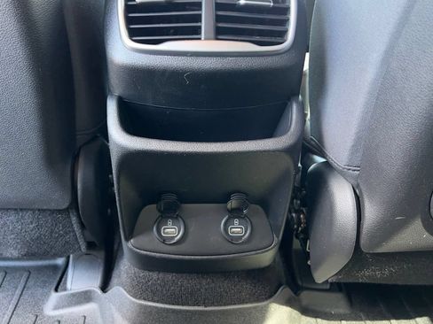 Used 2019 Hyundai Santa Fe SEL FWD image 17
