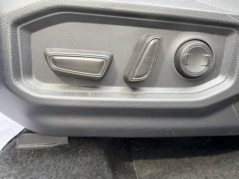 Certified 2025 Toyota Tundra SR5 AWD/4WD image 18