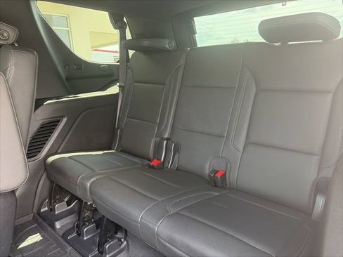 Used 2022 Chevrolet Tahoe Z71 w/ Luxury Package AWD/4WD image 13