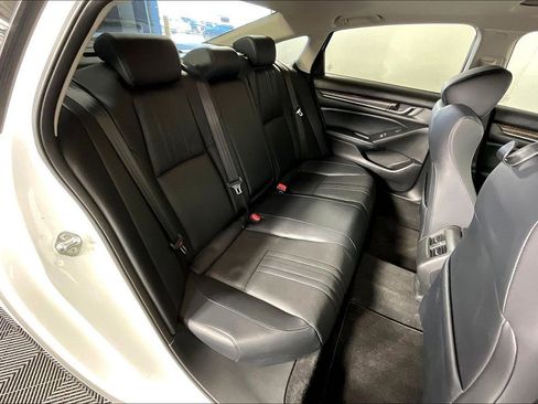 Used 2018 Honda Accord Touring image 38
