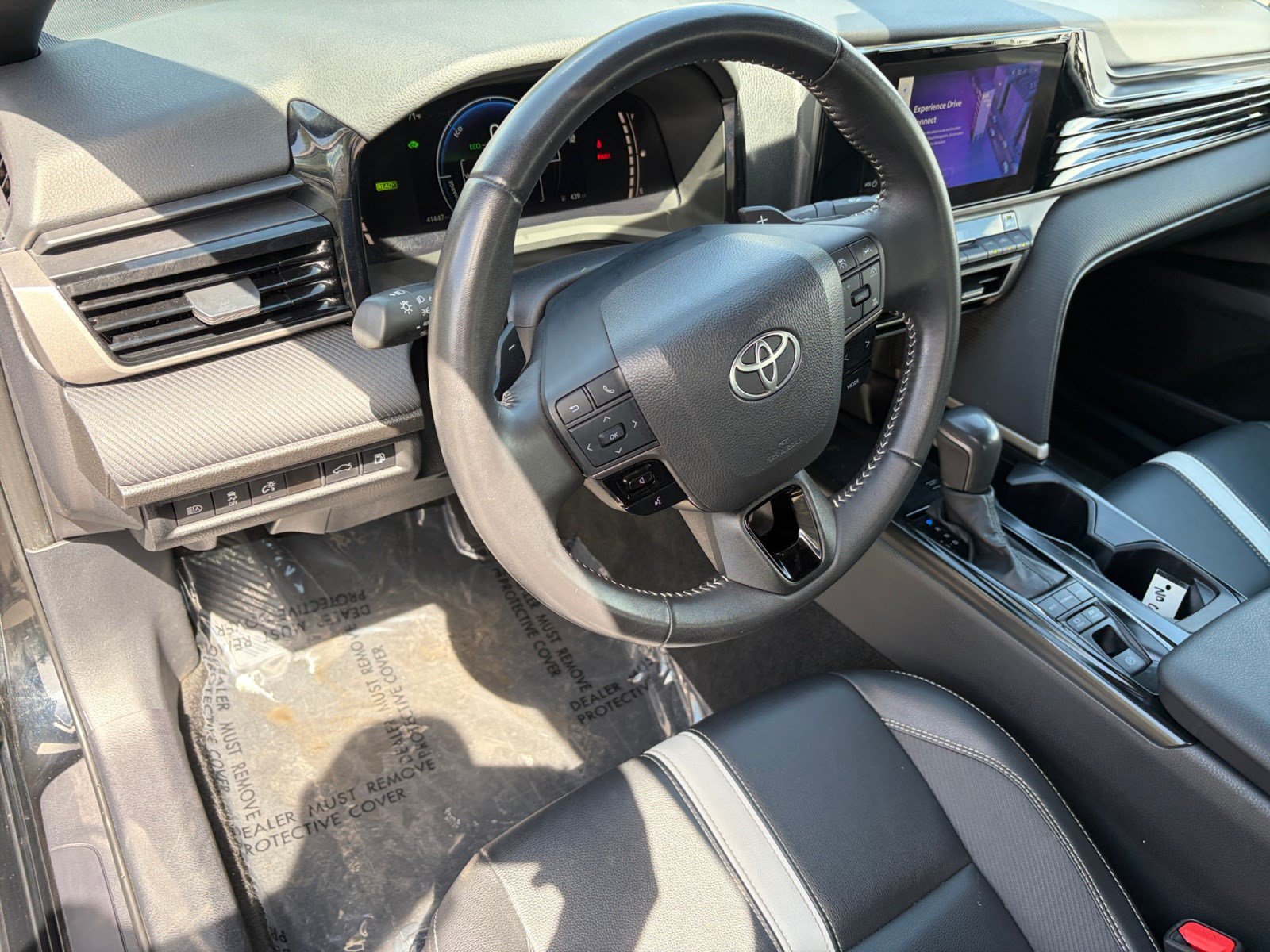 Used 2025 Toyota Camry SE FWD image 10