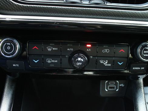 Used 2025 Jeep Compass Trailhawk w/ Trailhawk Convenience Group AWD/4WD image 42