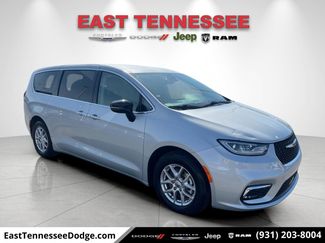 Used 2024 Chrysler Pacifica Touring-L video 1