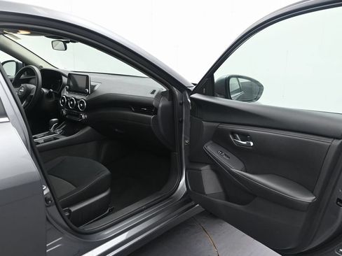Used 2024 Nissan Sentra SV FWD image 17