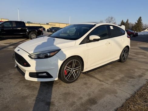 Used 2018 Ford Focus ST image 3