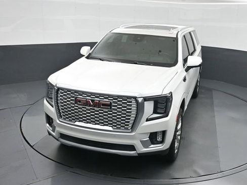 Used 2023 GMC Yukon XL Denali AWD/4WD image 38